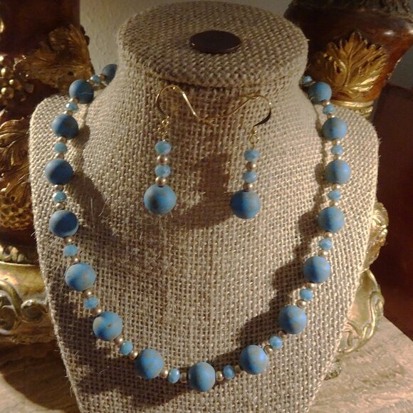 Necklace and earring set handmade from sky-blue Czech Picasso beads - Picture 7 of 10